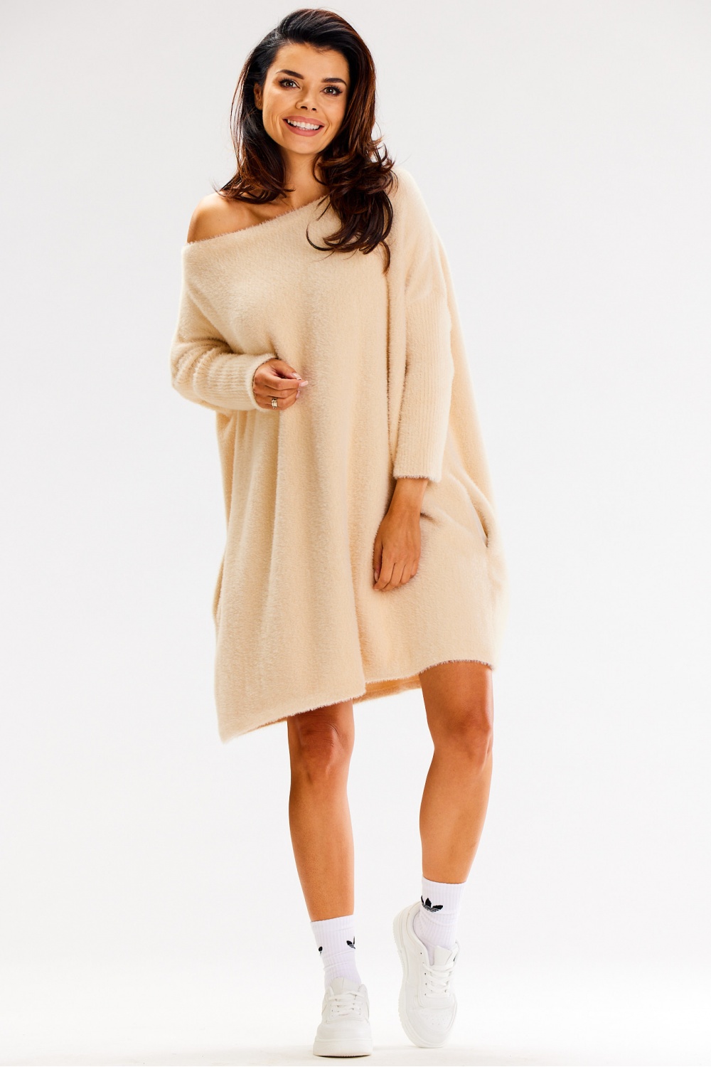 Sweter Damski Model A618 Beige - awama — zdjęcie 2