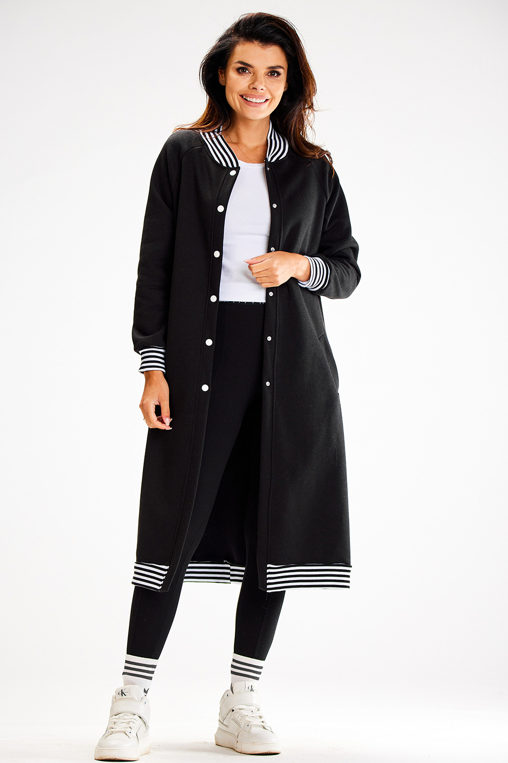 Bluza Damska Model A612 Black - awama — zdjęcie 2