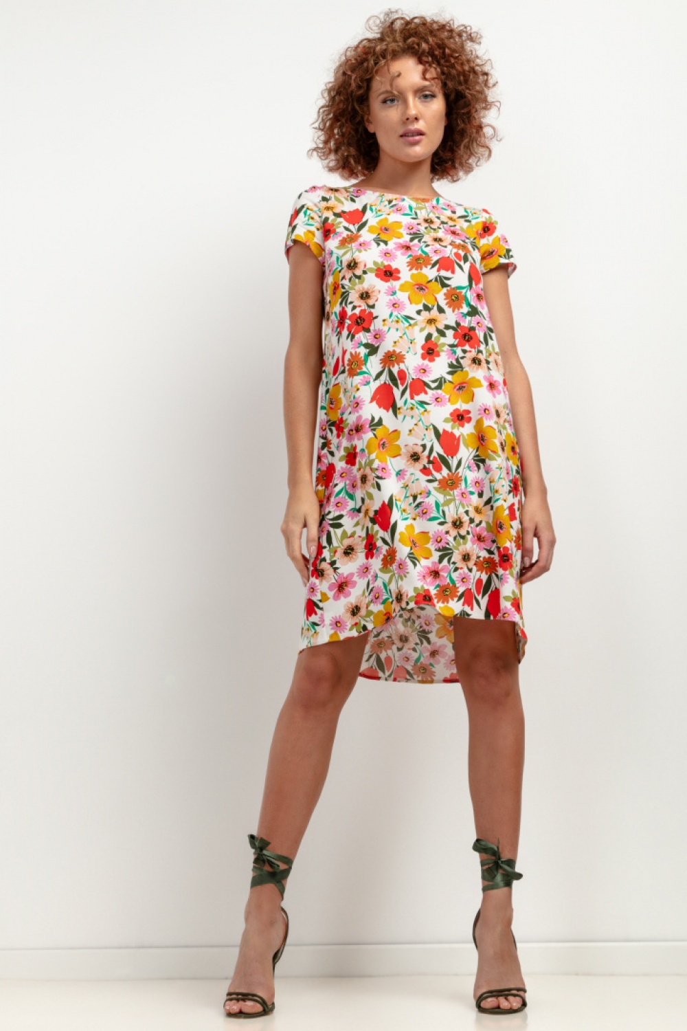 Sukienka Model T409 Kwiaty na białym tle - Tessita — zdjęcie 2