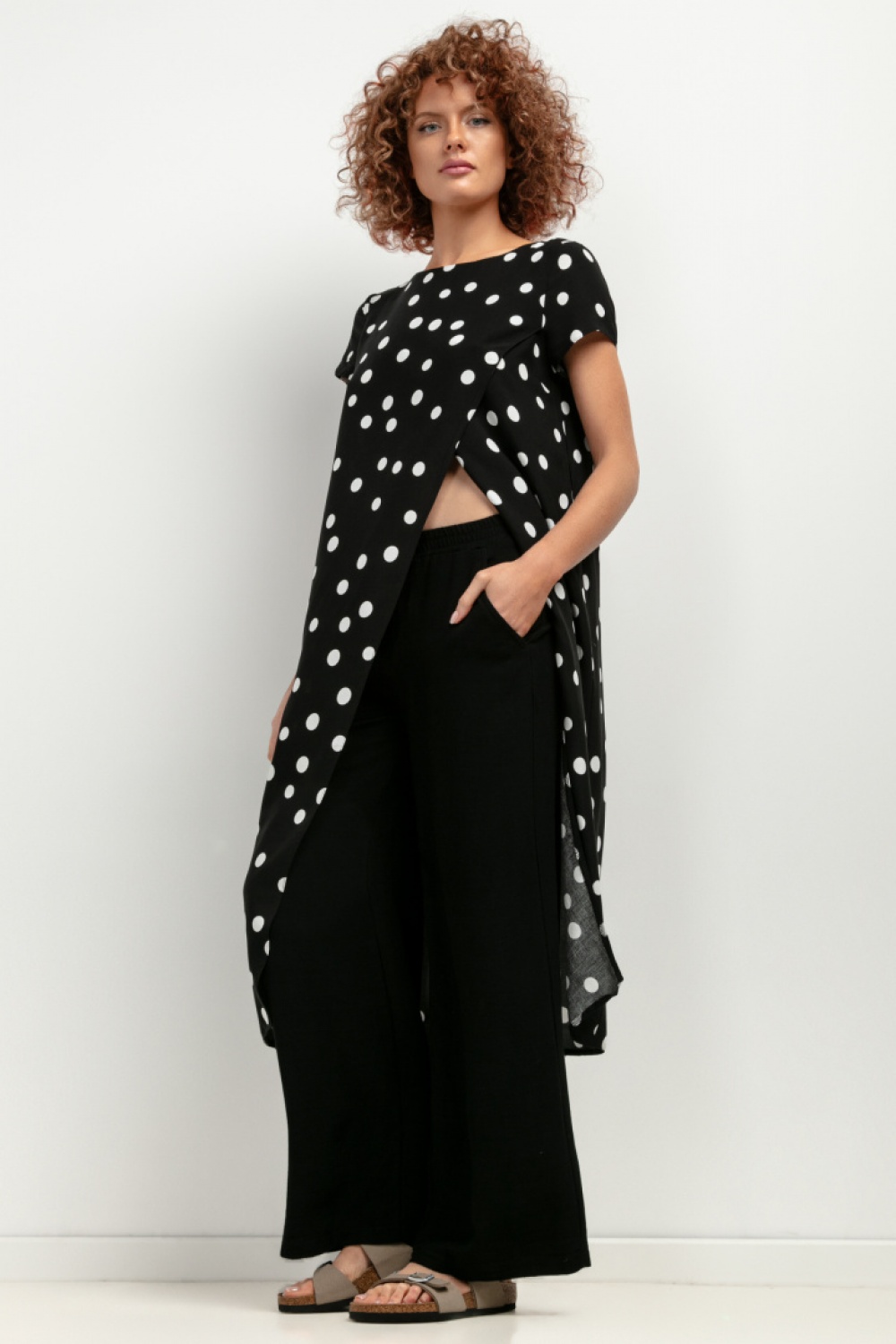 Tunika Model T410 Białe grochy - Tessita — zdjęcie 3