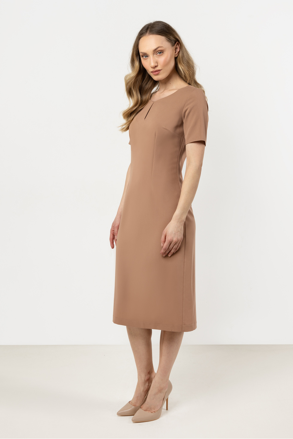 Sukienka Model A706 Cappuccino - awama — zdjęcie 2