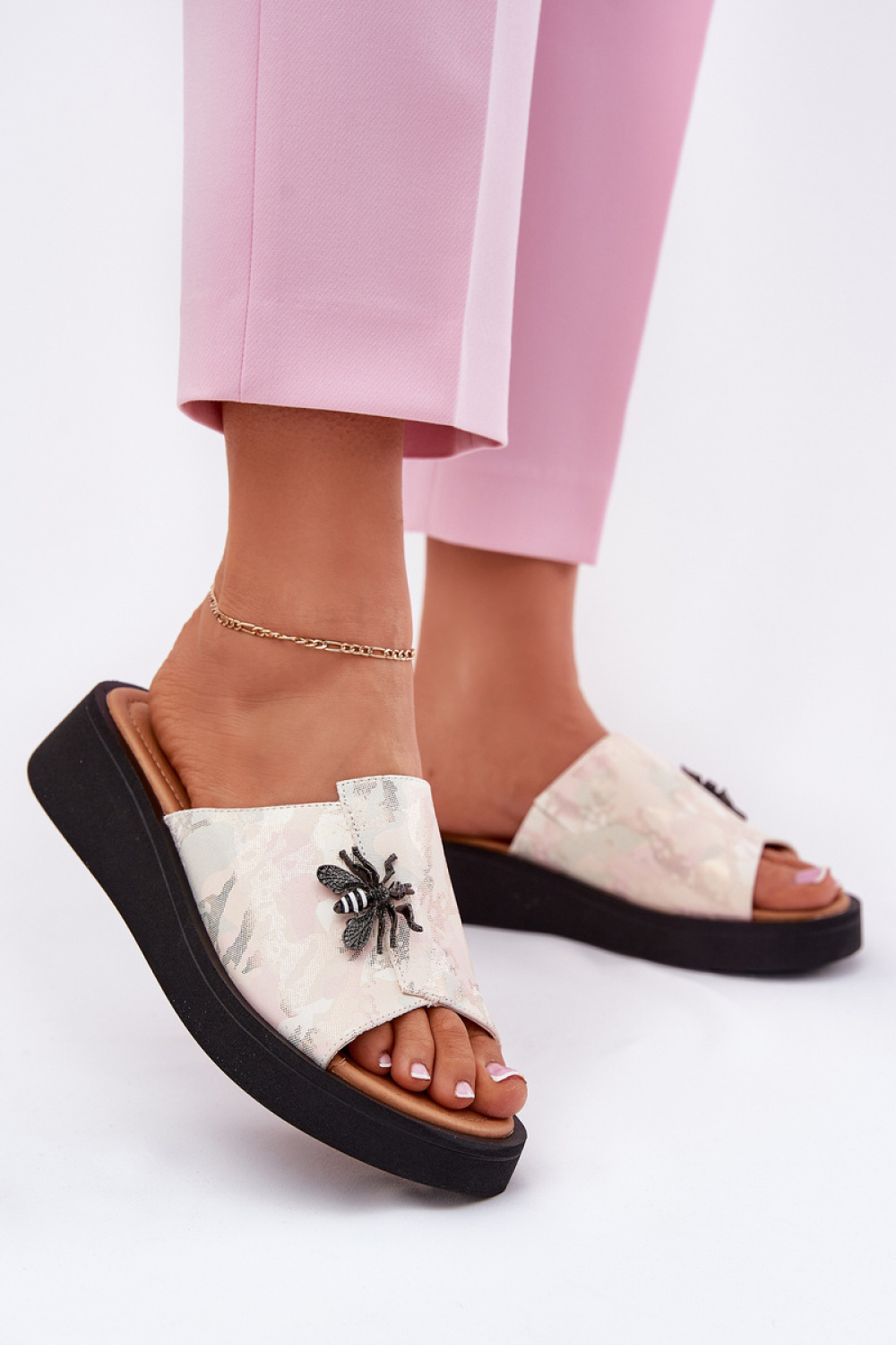 Sandał Klapki Model Vinceza 66752 Beige - Step in style