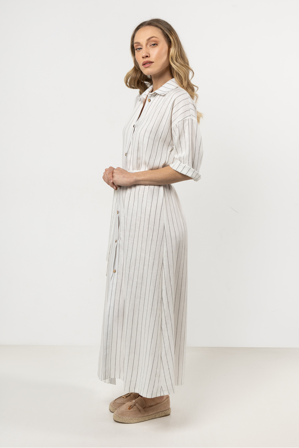 Sukienka Model A730 Śmietanka - awama — zdjęcie 2