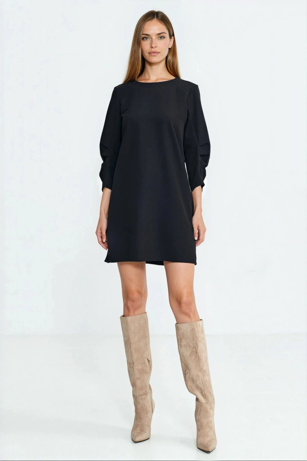 Sukienka z zakładkami na rękawach S291 Black - Nife — zdjęcie 2