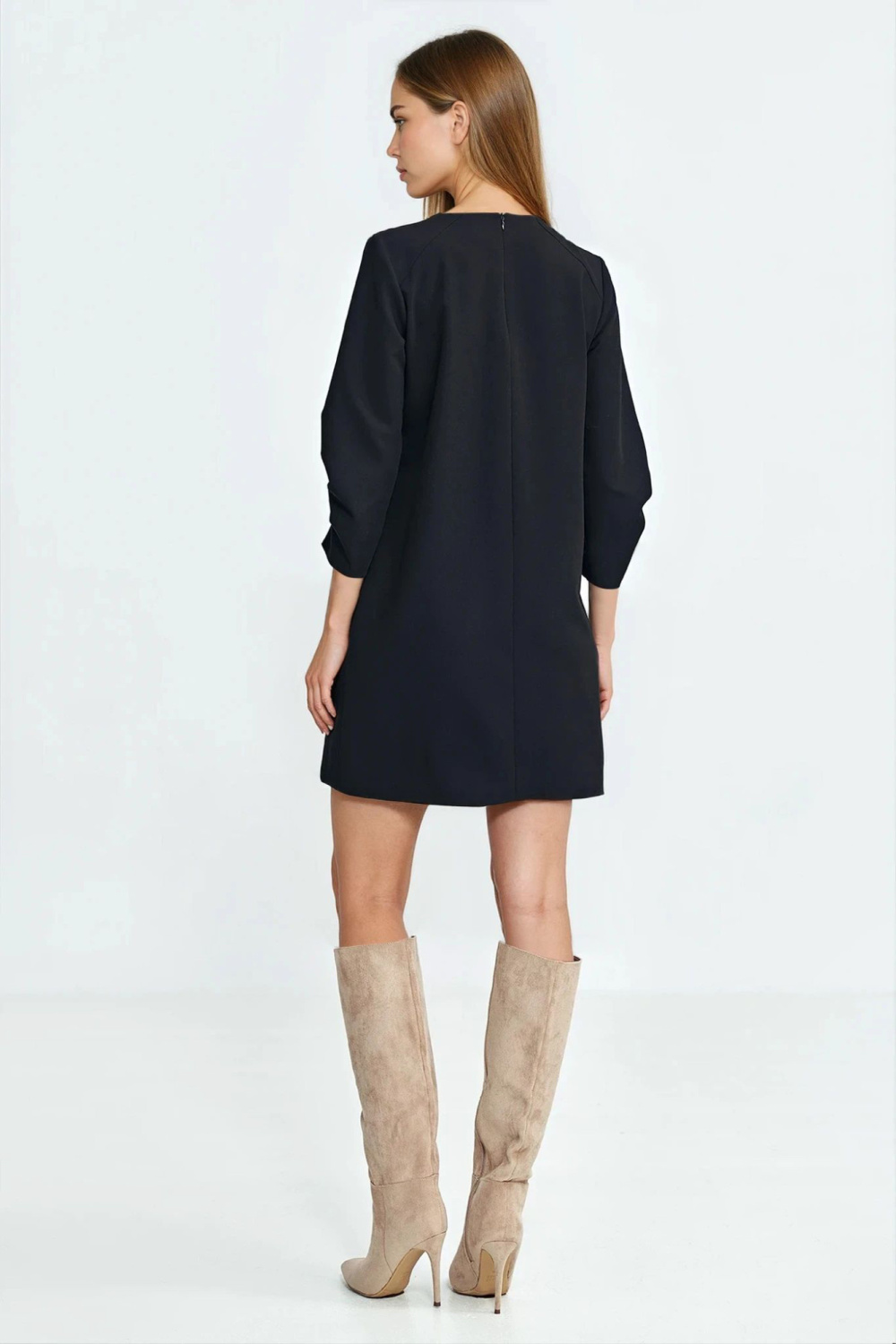 Sukienka z zakładkami na rękawach S291 Black - Nife — zdjęcie 3