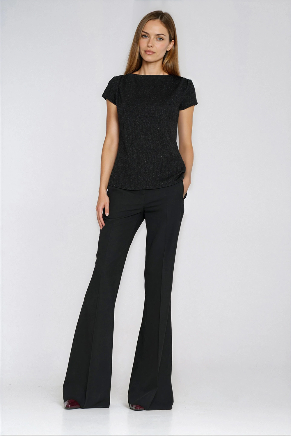 Bluzka z zakładkami na ramionach B218 Black - Nife — zdjęcie 2