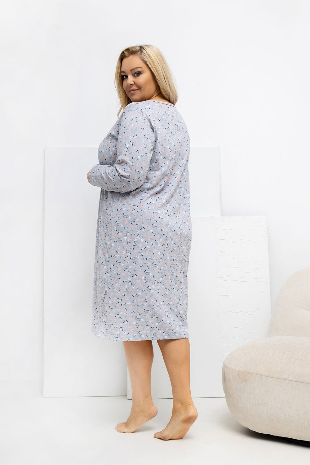 Koszula Nocna Plus Size Model DU-KN-FP-602.15 Grey - Forever Pink — zdjęcie 3