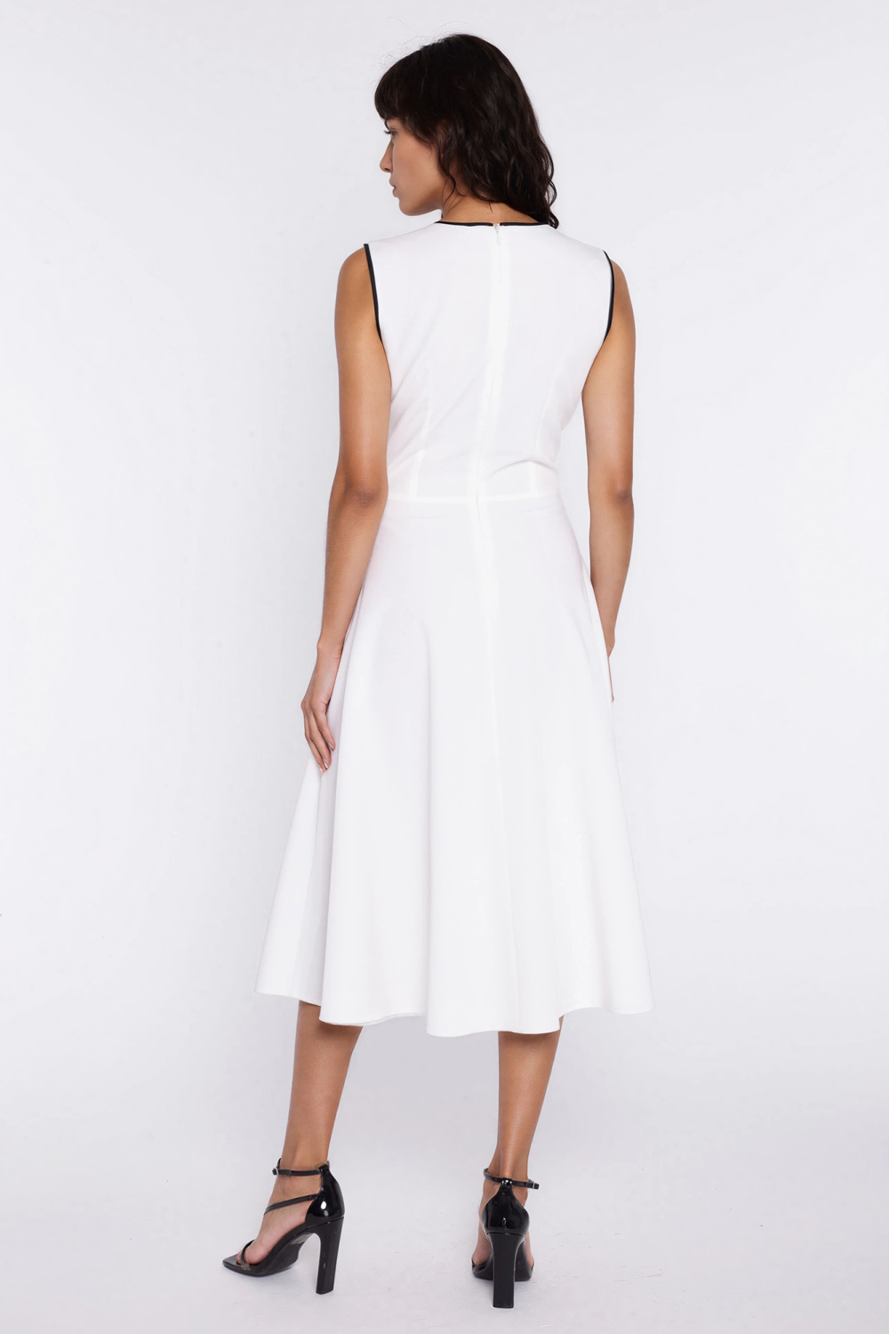 Sukienka z lamówką S292 Ecru - Nife — zdjęcie 3