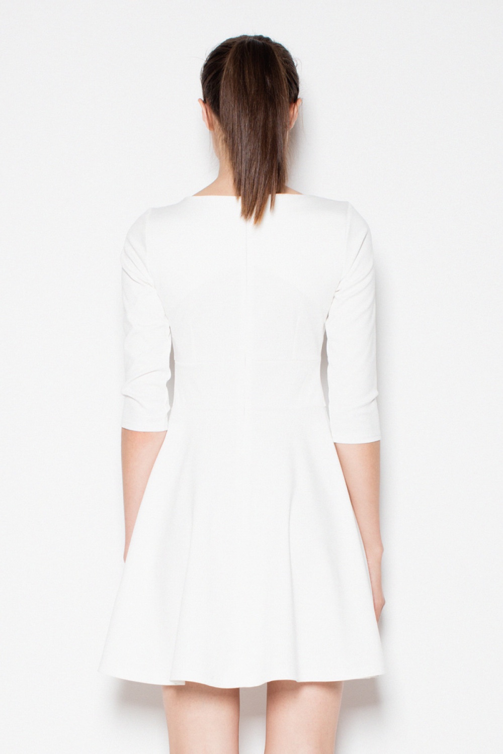 Sukienka Model VT077 Ecru - Venaton — zdjęcie 3