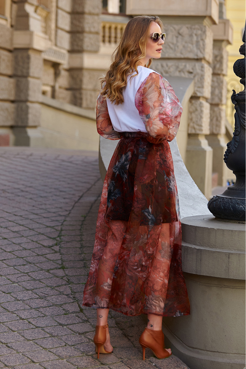 Spódnica Model L19 Bordo Flowers - Makadamia — zdjęcie 2