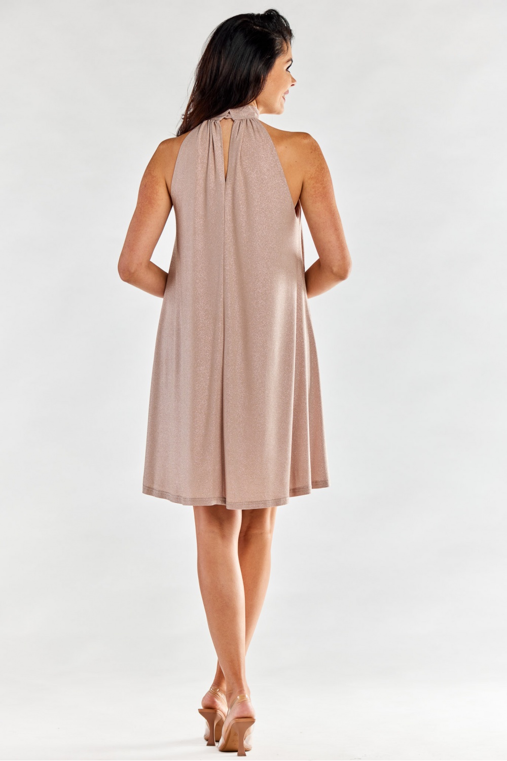 Sukienka Model A556 Beige - awama — zdjęcie 3