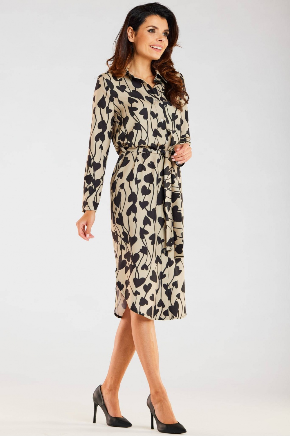 Sukienka Model A465 Beige/Black Hearts - awama — zdjęcie 3