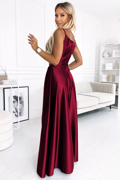 Sukienka Model Chiara 299-13 Bordo Satyna - Numoco — zdjęcie 2