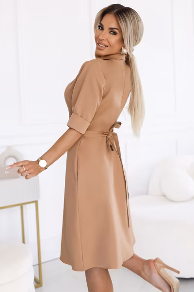 Sukienka Model Sandy 286-8 Mocha Mousse - Numoco — zdjęcie 3