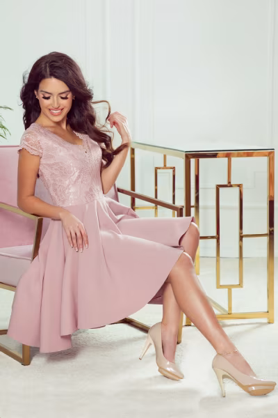 Sukienka Model Patricia 300-1 Powder Pink - Numoco — zdjęcie 2