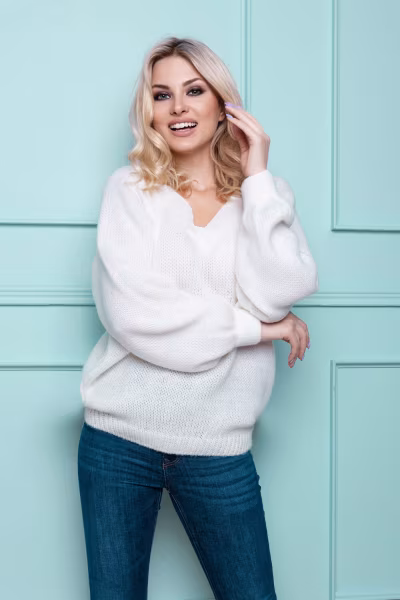 Sweter Damski Model 30083 Ecru - PeeKaBoo — zdjęcie 2