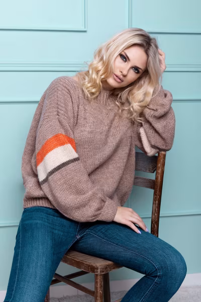 Sweter Damski Model 30079 Cappuccino - PeeKaBoo — zdjęcie 1