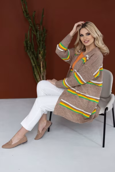 Sweter Kardigan Model 30090 Cappuccino - PeeKaBoo — zdjęcie 2