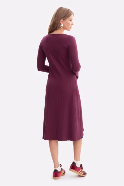 Sukienka Model B308 Śliwka - BeWear — zdjęcie 2