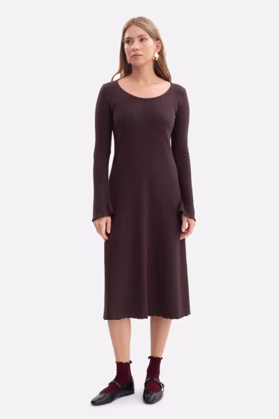 Sukienka Model B308 Gorzka Czekolada - BeWear — zdjęcie 1