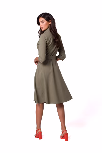 Sukienka Model B255 Oliwka - BeWear — zdjęcie 2