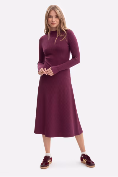 Sukienka Model B299 Śliwka - BeWear — zdjęcie 1