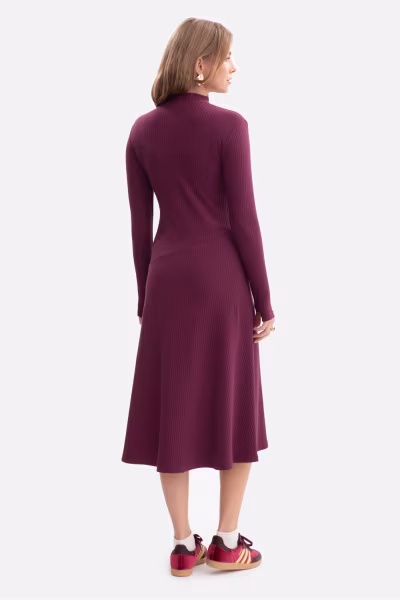 Sukienka Model B299 Śliwka - BeWear — zdjęcie 2