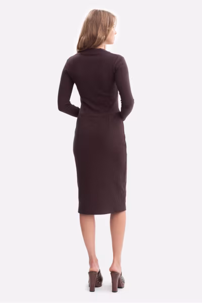 Sukienka Model B307 Gorzka Czekolada - BeWear — zdjęcie 3