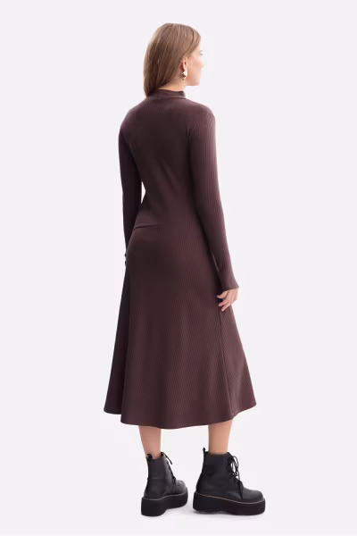 Sukienka Model B299 Czekolada - BeWear — zdjęcie 2
