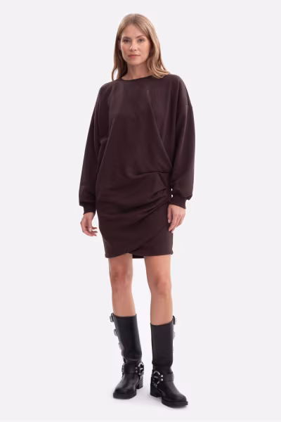 Sukienka Model B298 Gorzka Czekolada - BeWear — zdjęcie 2