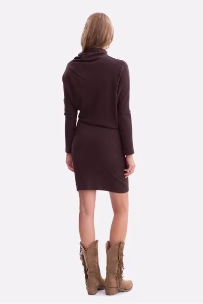 Sukienka Model B309 Gorzka Czekolada - BeWear — zdjęcie 3