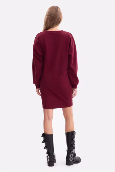 Sukienka Model B298 Burgund - BeWear — zdjęcie 3