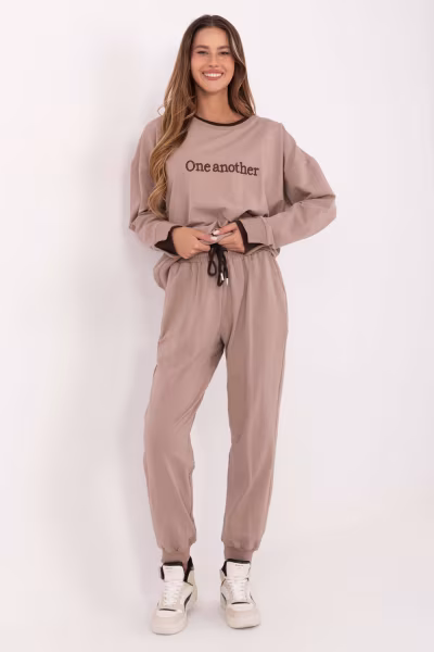 Spodnie Komplet Model RV-KMPL-A883.68 Dark Beige - Relevance — zdjęcie 1