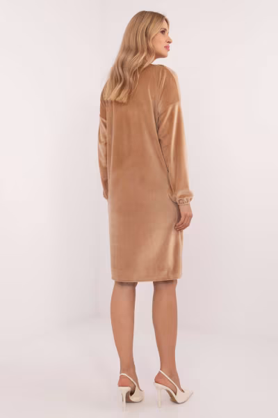Sukienka Model DHJ-SK-19890.86P Camel - Italy Moda — zdjęcie 3