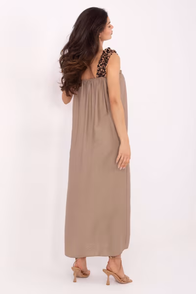 Sukienka Model MI-SK-A6412.68 Dark Beige - Italy Moda — zdjęcie 3