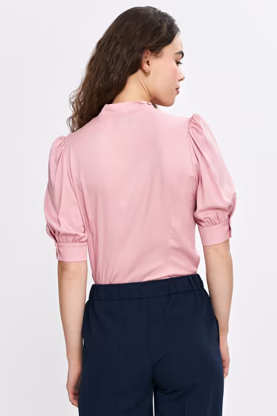 Bluzka z wiązaniem pod szyją B189 Pink - Nife — zdjęcie 3
