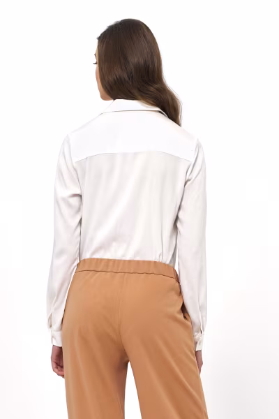 Wiskozowa bluzka ecru z kołnierzykiem B172 White - Nife — zdjęcie 3