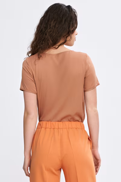 Bluzka basic z krótkim rękawem B193 Carmel - Nife — zdjęcie 3