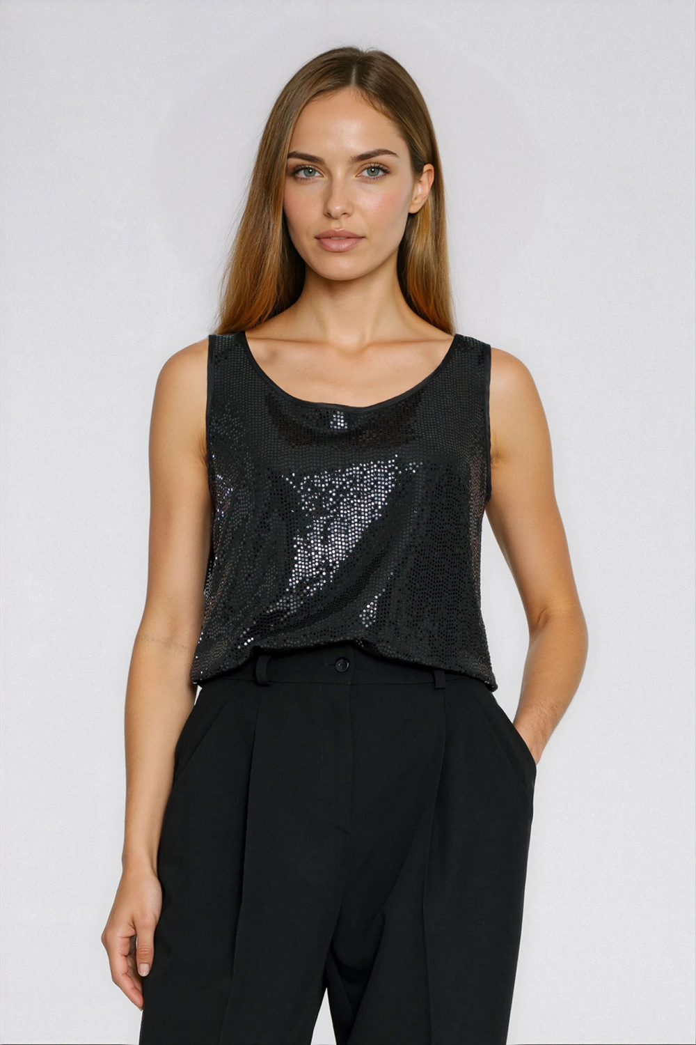 Błyszcząca bluzka na szerokich ramiączkach B219 Black - Nife