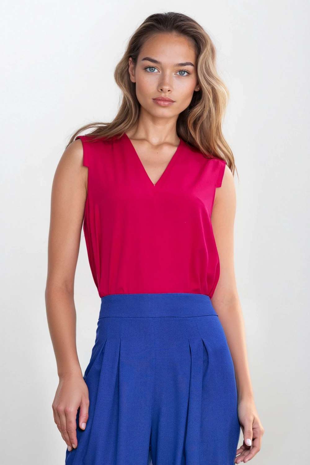 Bluzka bez rękawów z dekoltem V B191 Fuksja - Nife