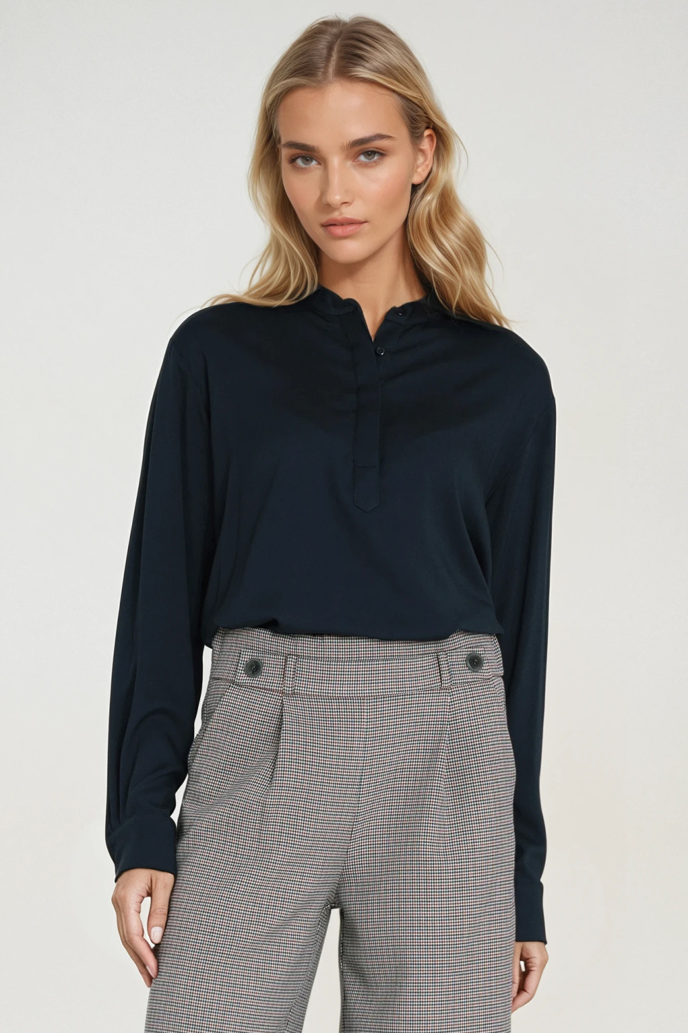 Wiskozowa bluzka polo ze stójką B194 Navy - Nife