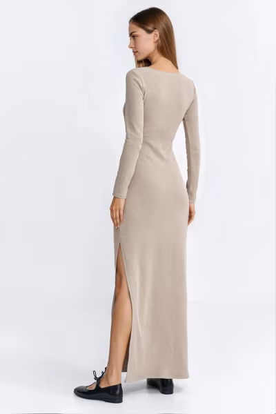 Sukienka maxi z łezką na dekolcie S283 Beige - Nife — zdjęcie 3