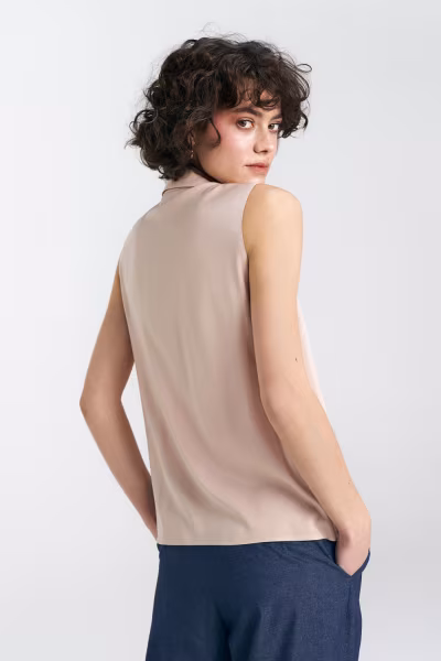 Bluzka bez rękawów z kołnierzykiem B159 Beige - Nife — zdjęcie 3