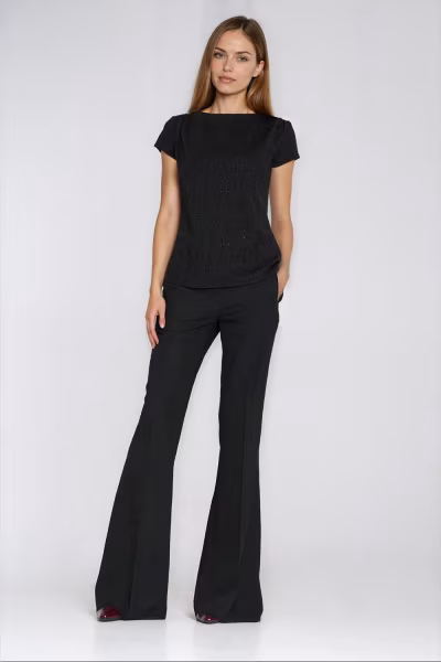 Bluzka z zakładkami na ramionach B218 Black - Nife — zdjęcie 2