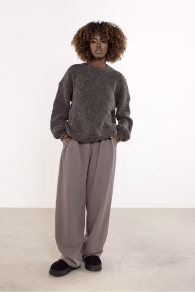 Sweter Damski Model A757 Taupe - awama — zdjęcie 2