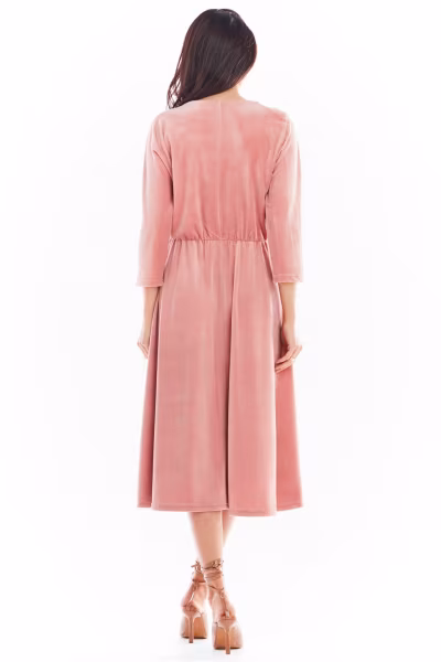 Sukienka Model A407 Welur Pink - awama — zdjęcie 3