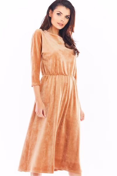 Sukienka Model A407 Welur Beige - awama — zdjęcie 1