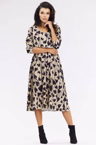 Sukienka Model A666 Beige/Black Hearts - awama — zdjęcie 2