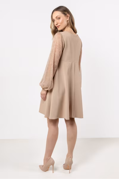Sukienka Model A712 Beige - awama — zdjęcie 3