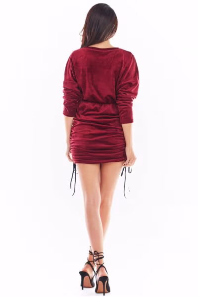 Sukienka Model A405 Welur Bordo - awama — zdjęcie 3